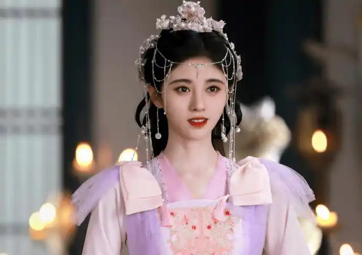 原创鞠婧祎迎首部仙侠剧官宣晒白衣古装照不化浓妆真有仙女内味了