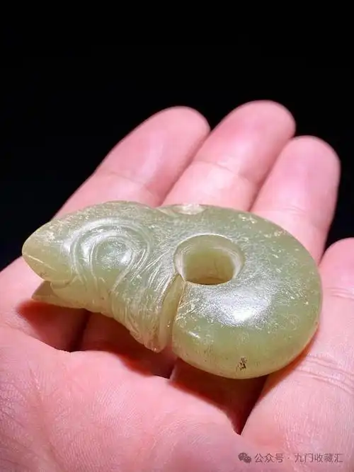 红山文化 和田玉 青白玉 玉猪龙 把件