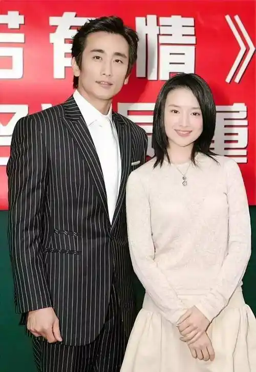 52岁车仁表近照曝光,发量感人身材还有肌肉,15岁养女比董洁还美_状态