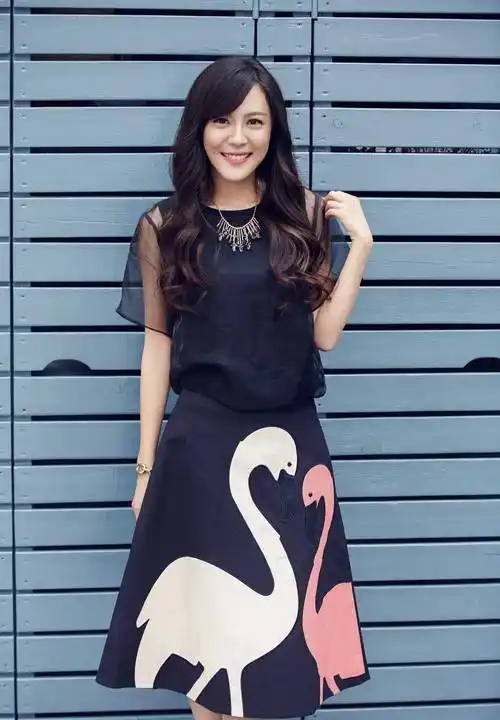 李金铭 号称眼神无敌 姐只看一眼 剩下的你看着办 ps:我也是很美的_陈