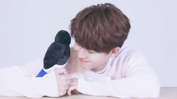 可以分享下任嘉伦的神仙照片吗,谢谢啦(ps:因锦衣之下入坑,超级喜欢