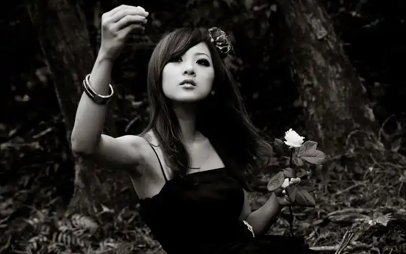 果子mm黑白艺术照