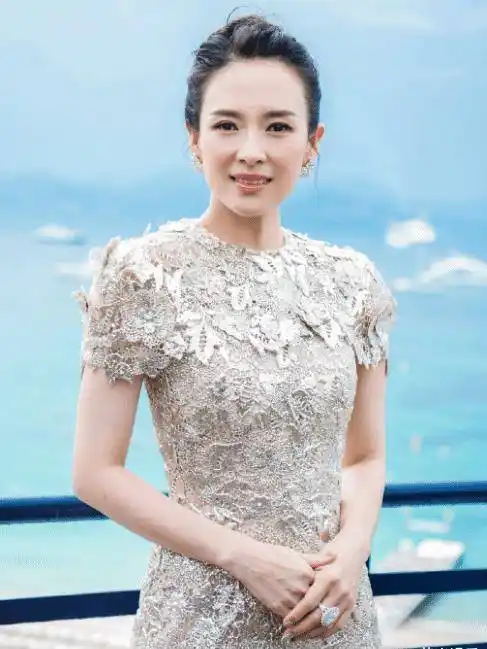 章子怡综艺素颜近照,满脸雀斑眉毛颜色浅,毫无巨星气质_汪峰_女孩