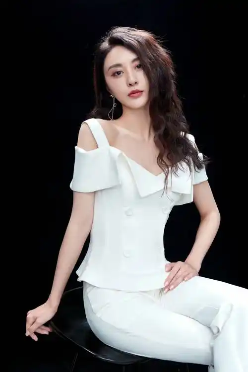 法医秦明之读心者开播甘露饰时尚主编颜值惹眼