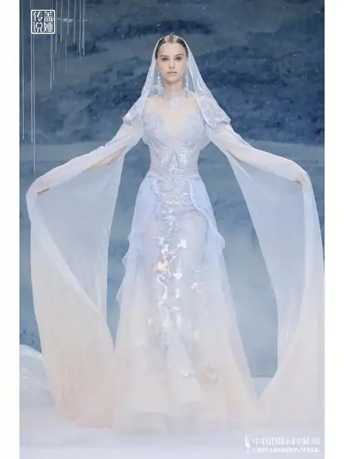 盖娅传说熊英ss23中国国际时装周