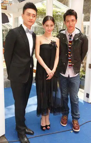 柯震东被问baby与黄晓明恋爱装傻  否认已交女友