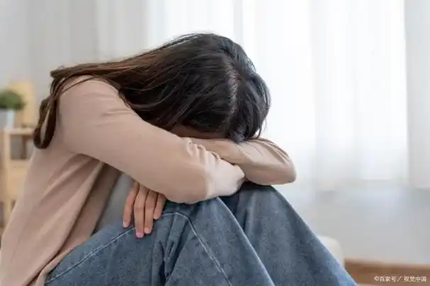 不想成为父母的负担,抑郁的她独自忍病3年