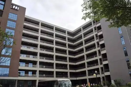 教室宿舍"颜值高",学生投币就可用洗衣机…|凤凰|中学|广州_新浪新闻