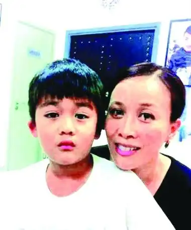 图文:高峰国庆高调"首婚" 网友怒起声援那英