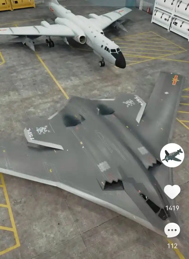 轰-20最新美图欣赏  轰-20和轰-6k 机库同框图片 #军事武器# #轰20