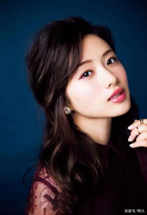 日本女星石原里美百变造型太靓丽!雪肤娇嫩性感甜美