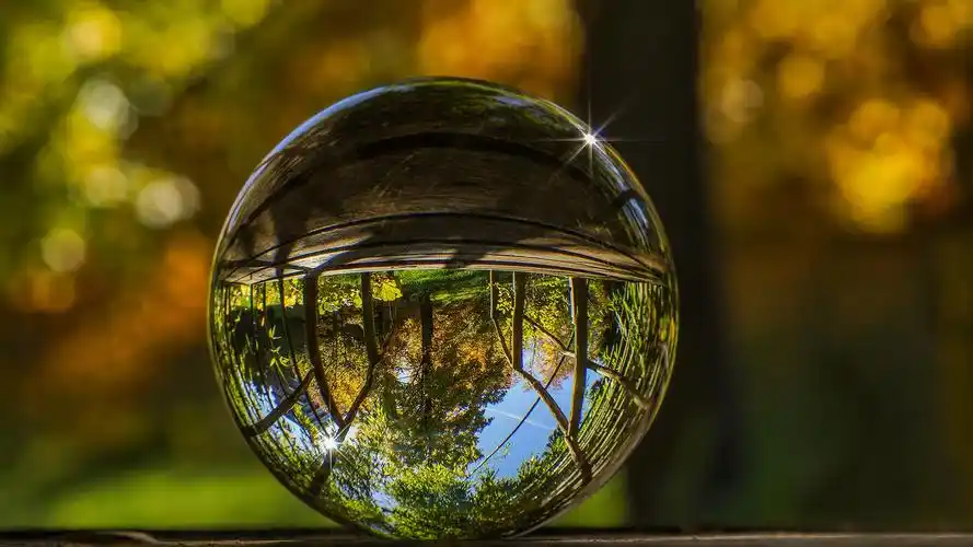 唯美的玻璃球壁纸图片