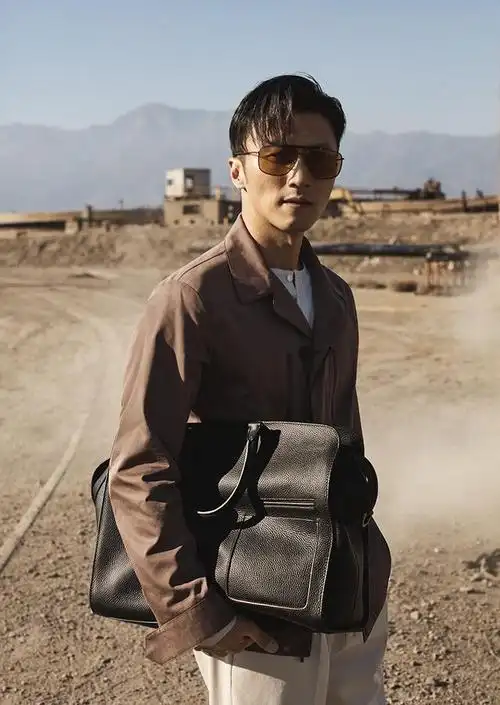 40岁谢霆锋久违拍大片身材颜值在线状态如小鲜肉