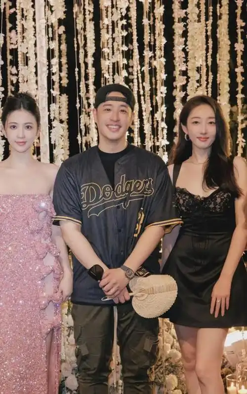 蒋梦婕被吐槽太不会做人喝喜酒喧宾夺主大合影太过靠近潘玮柏