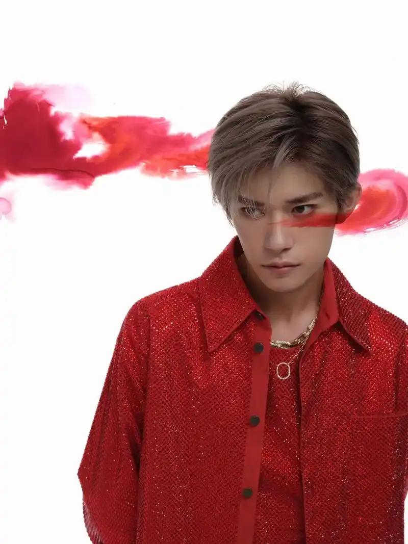 阿玛尼美妆助力 易烊千玺 璀璨时刻.使用「黑钥匙」面霜奢润打 - 抖音