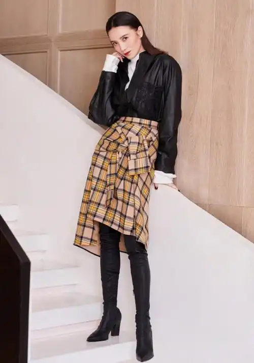 快来和最会穿衣的艺人学西装搭配运动鞋穿着舒服还很时髦