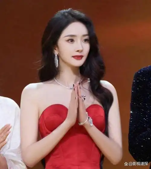 刘亦菲膀大腰圆早已不是神仙姐姐?看看她和杨幂的合影你就明白了