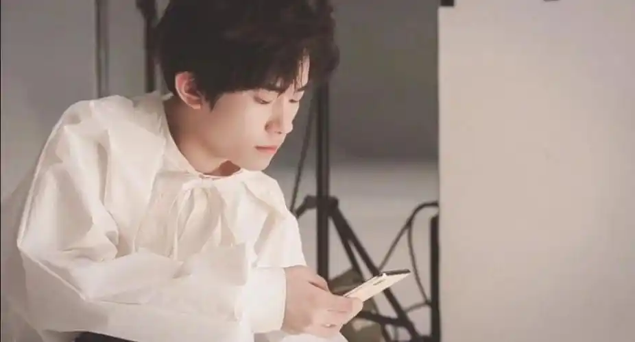 tfboys易烊千玺壁纸只有你是我独一元二的玫瑰