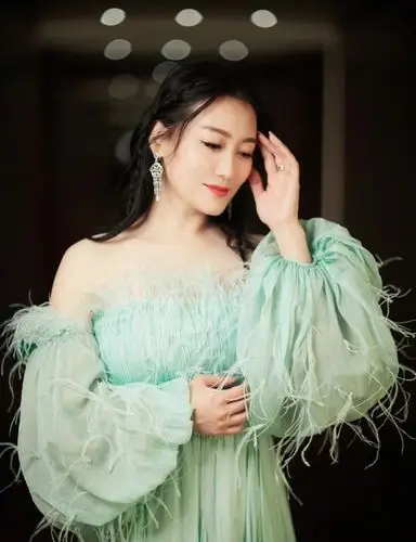 谭晶美得很大气,身材好穿什么都有味道,43岁人美歌甜