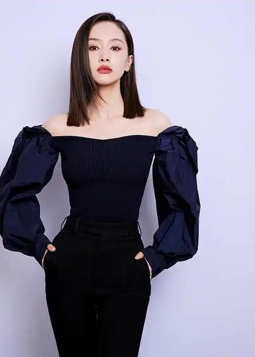 王子文时尚大片真不少穿深蓝色紧身衣好显白蚂蚁腰挺吸睛