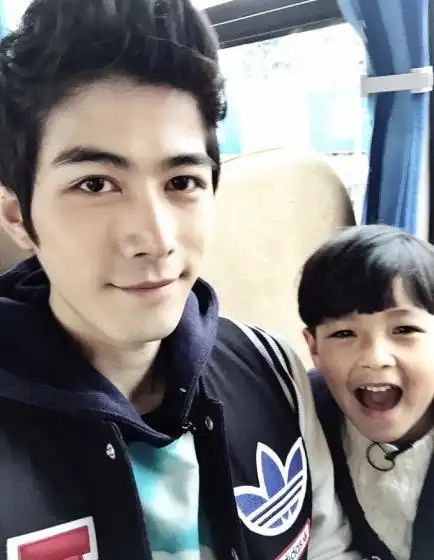 有没有陈思成和陈学冬的照片