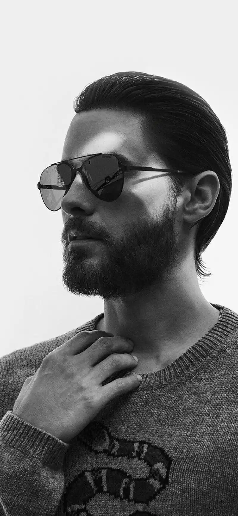 络腮胡,大背头,戴墨镜的欧美型男高清手机壁纸