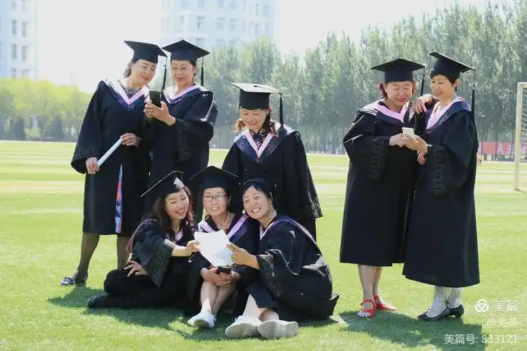 辽宁理工学院老年大学摄影3班毕业合影