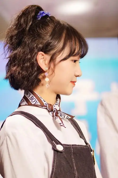 李子璇俏皮可爱嘟嘴活动图片