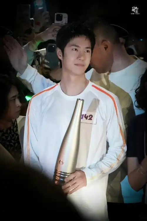 王一博与乐华娱乐到期不续约##王一博