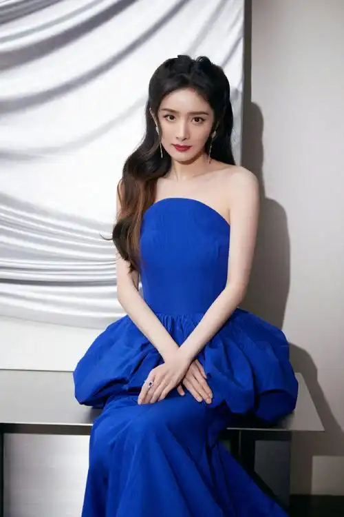 而且显白不挑肤色,难怪杨幂超话胡先煦超话杨紫超话龚俊超话宋茜超话