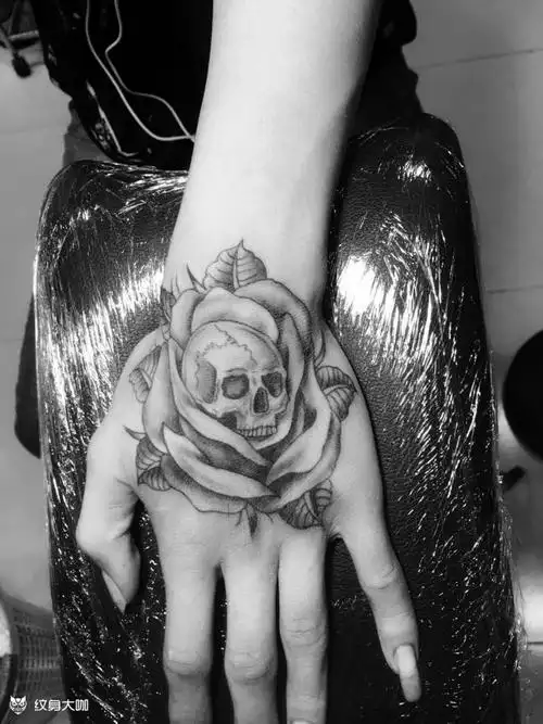 手背纹身