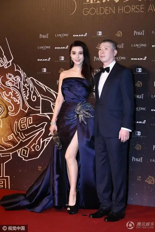 范冰冰与冯小刚一起走红毯