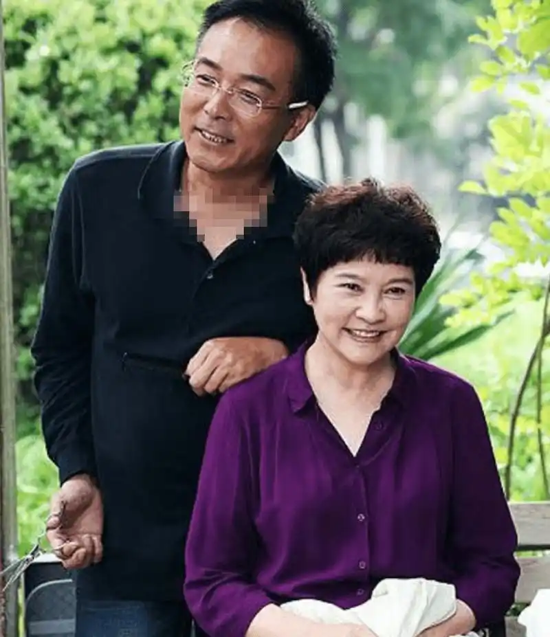 原创谢园二婚妻子小他17岁去世近2年小娇妻如今怎么样了