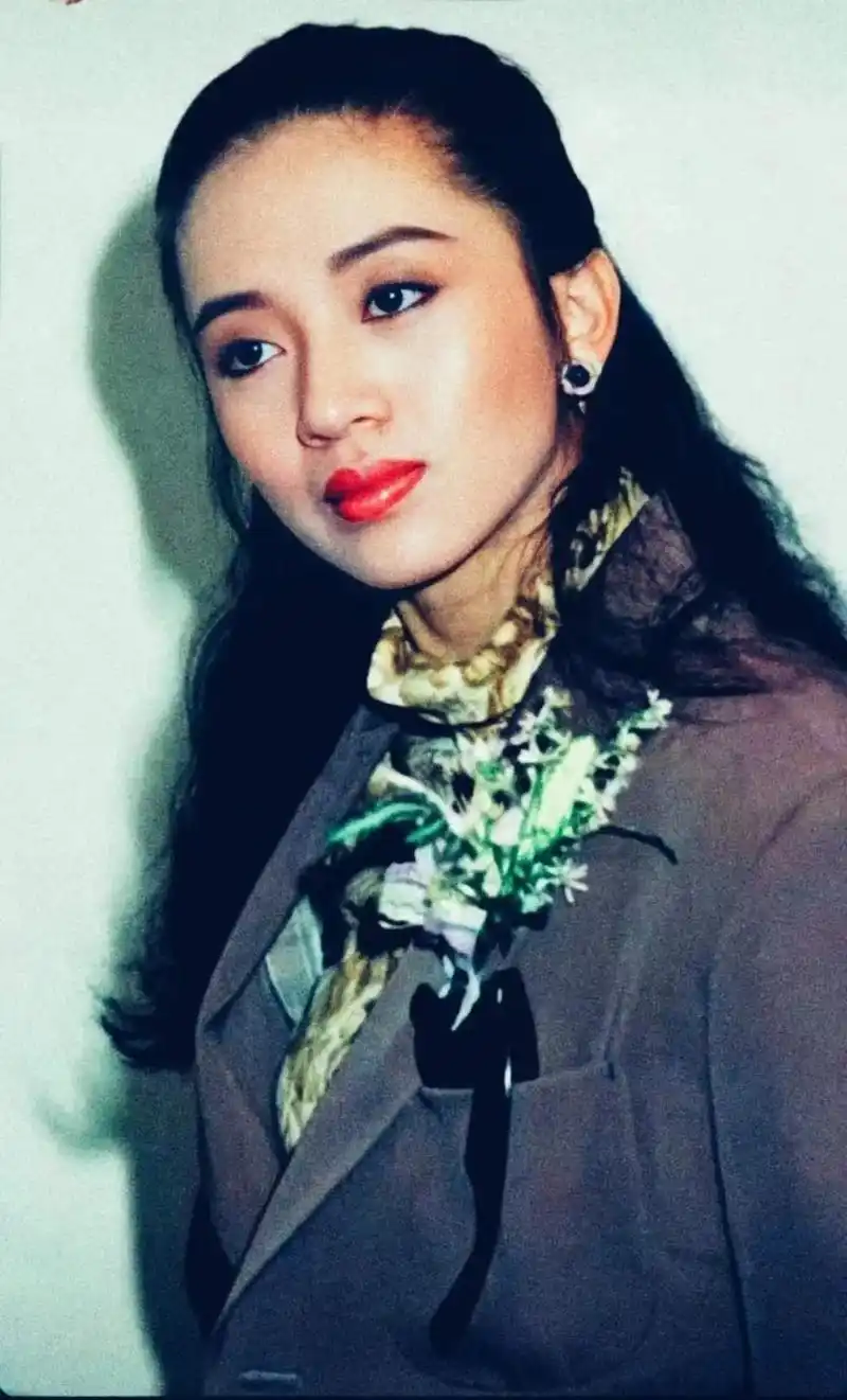 又是想姐的一天#梅艳芳 #港星女神 #最珍贵的照片 #老照片 - 抖音