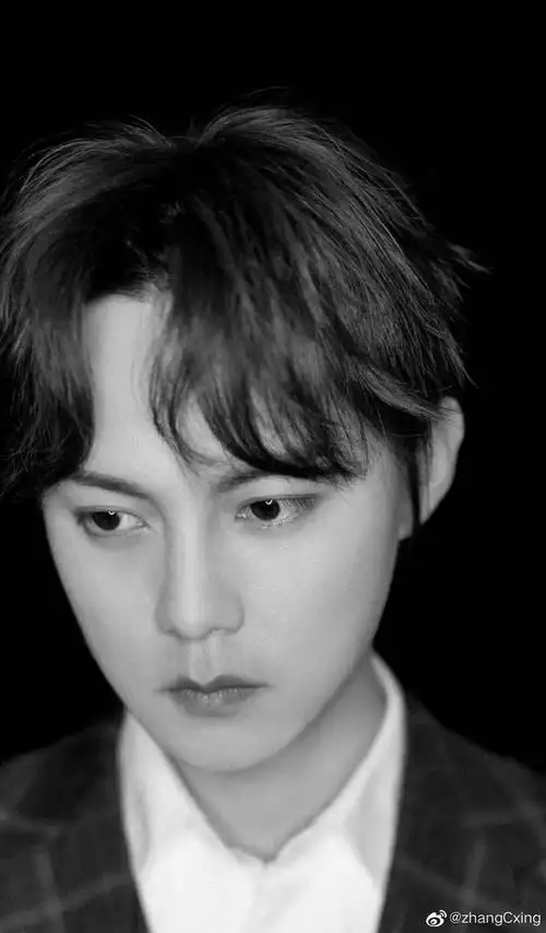 来看尹正早期靓照