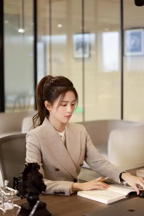 白鹿新鲜剧照来啦是郑书意耶