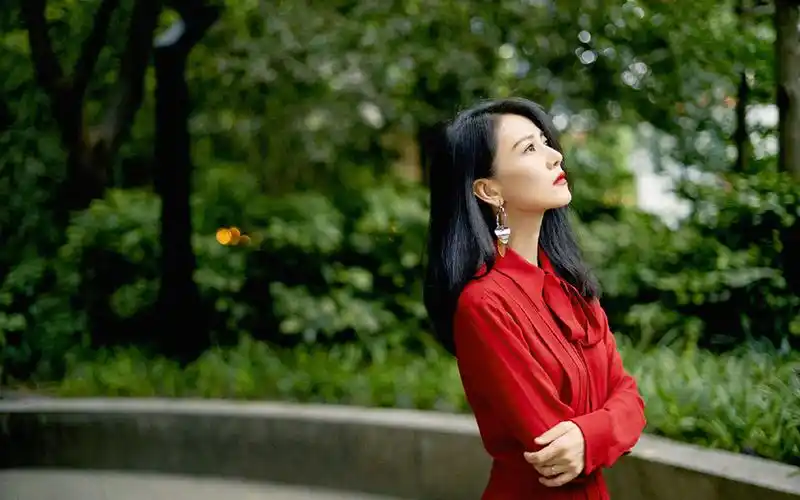 高圆圆优雅妩媚写真桌面壁纸