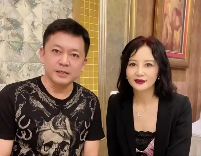 何政军和范雨结婚30年恩爱如初(何政军老婆范雨个人资料简介图片)