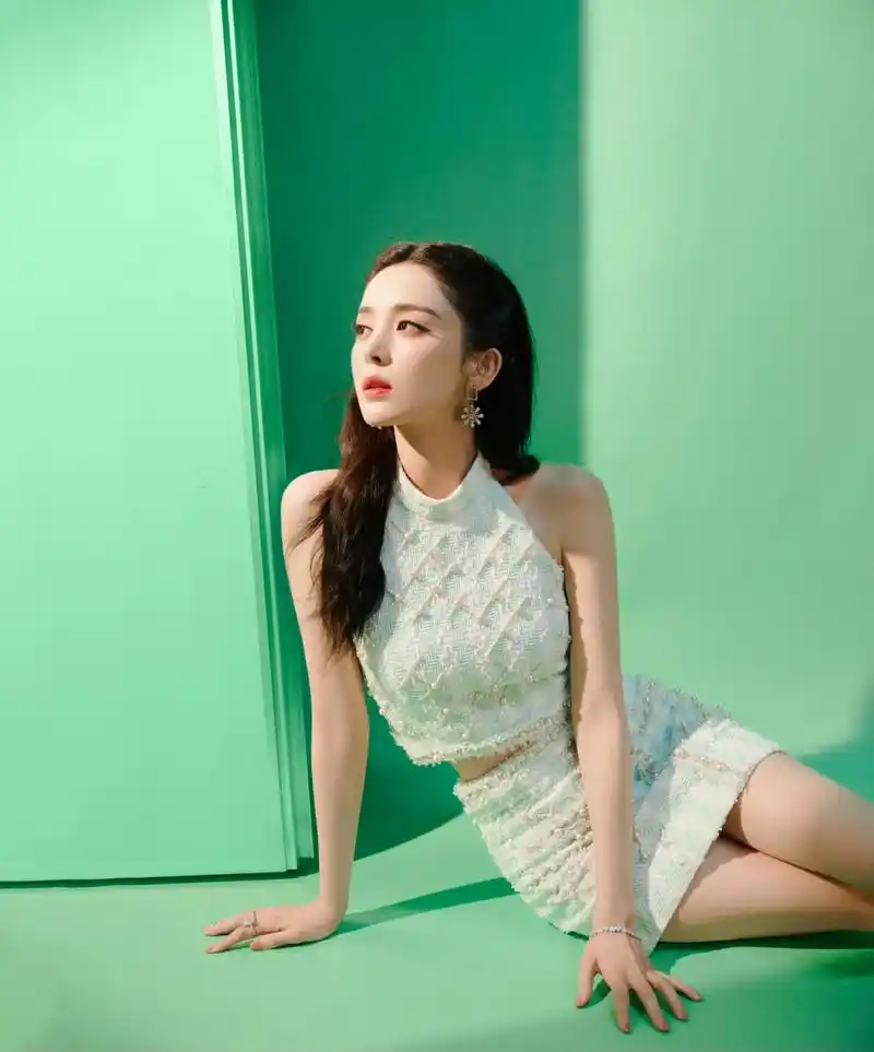 古力娜扎清纯写真展现好身材