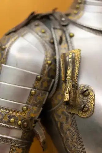 欧洲中世纪骑士铠甲盔甲细节特写