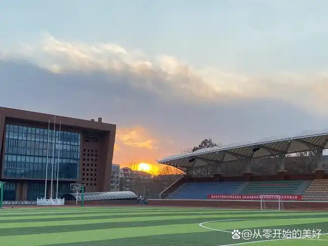 石家庄二中本部欢迎你! 在二中上学真的每天都很快乐!