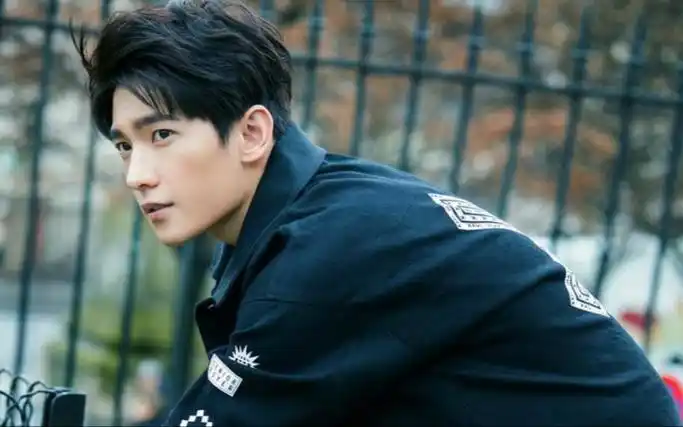 杨洋的面相虽然演戏比较油但是人品没有问题