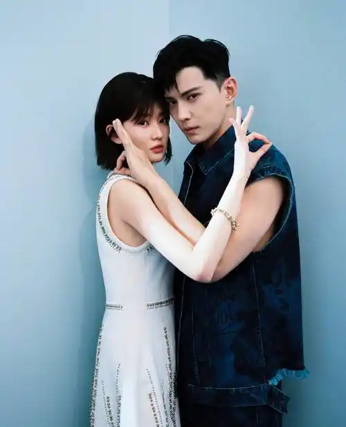 乔欣露美背肤如凝脂与徐正溪合体撒糖男帅女靓