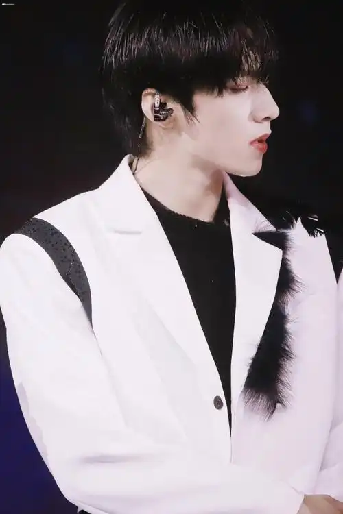 时代少年团粉丝见面会##刘耀文晒侧脸照