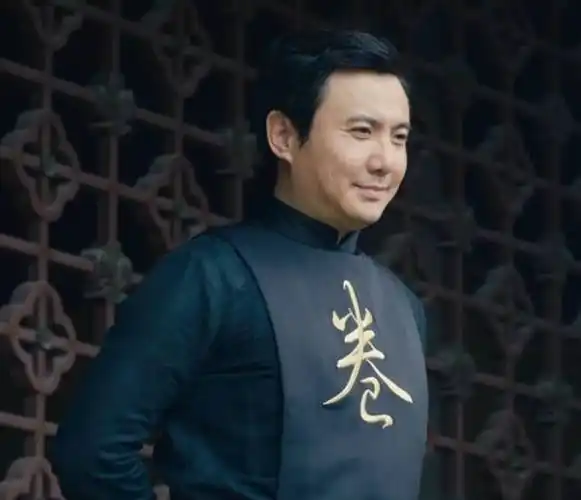 《羞羞的铁拳》这一段就足以证明他是一个完美的喜剧演员