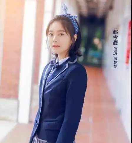 事实上,赵今麦的经纪人来头是十分大的,她是杨天真的师父,王京花