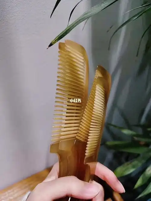 让你轻松抚平毛燥发丝~#谭木匠  #谭木匠梳子