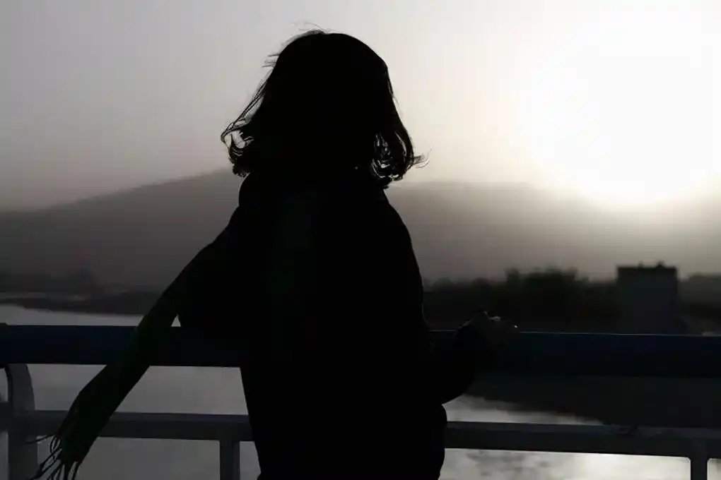 每日情感短句|我爱过一个人,从满心欢喜到满心绝望