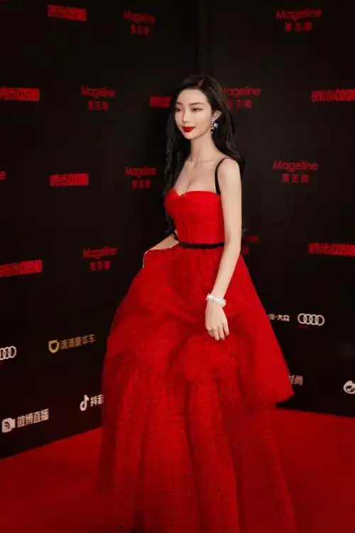 李紫婷 2020cosmo时尚盛典