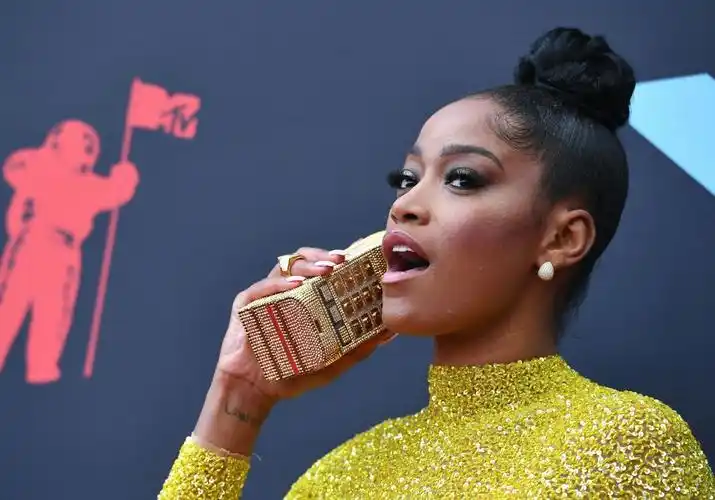 莫(lauren keyana palmer),1993年8月26日出生于美国伊利诺伊州哈维